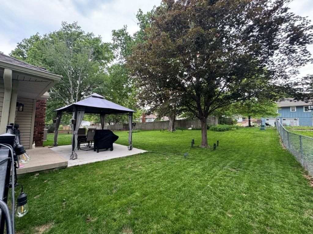 Photo of 521 NW Chateau Drive, Blue Springs, MO 64014 (MLS # 2619026)