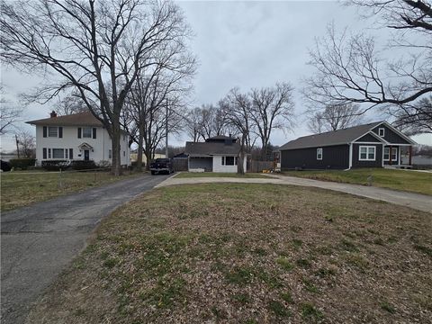 1402 S Dodgion Avenue Independence MO 64055