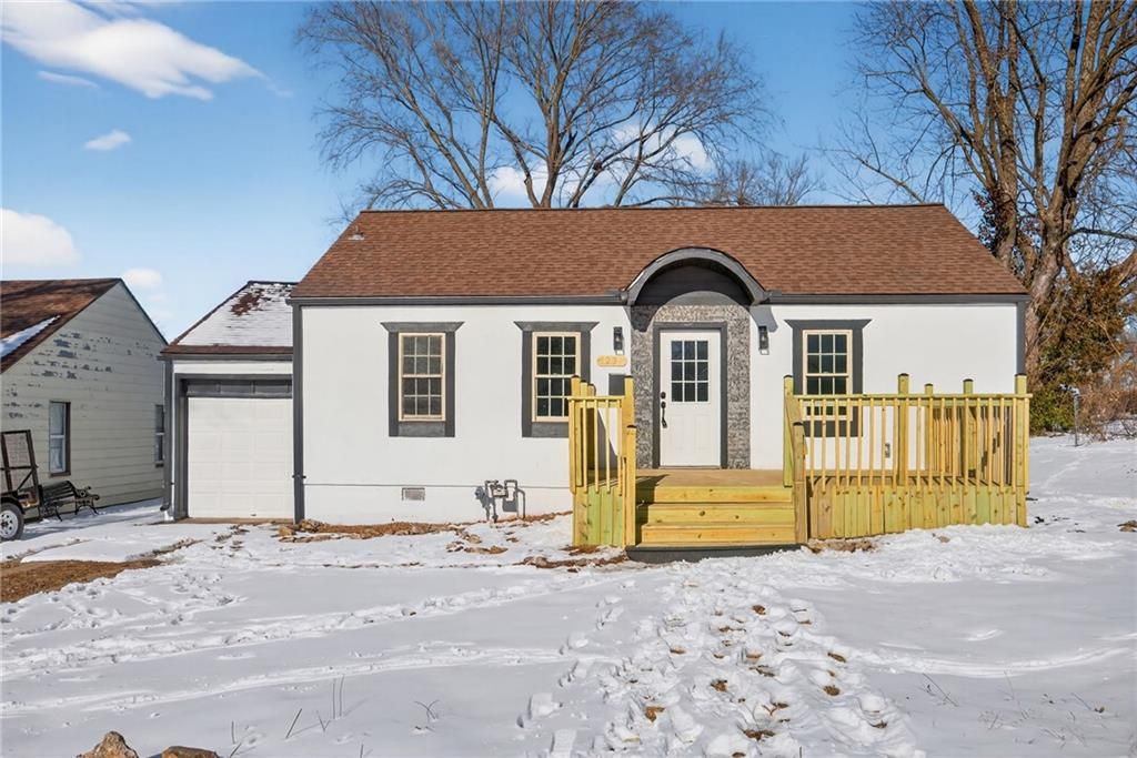 Photo of 1230 W 25th Street S, Independence, MO 64052 (MLS # 2598158)