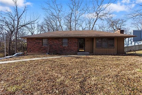 2706 Maple Avenue Leavenworth KS 66048