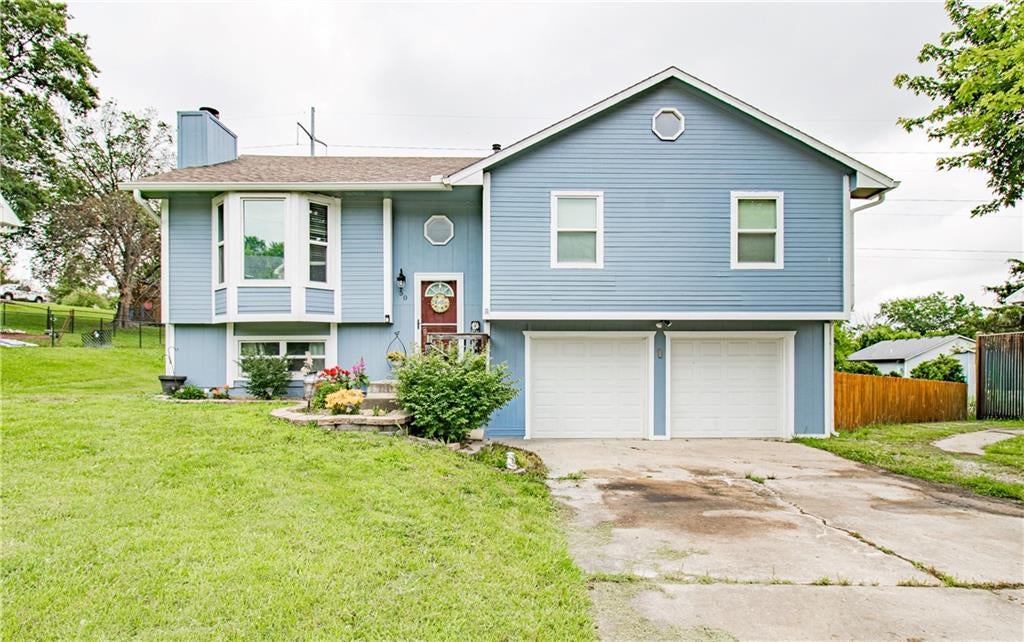 Photo of 504 Dogwood Drive, Knob Noster, MO 64093 (MLS # 2623206)