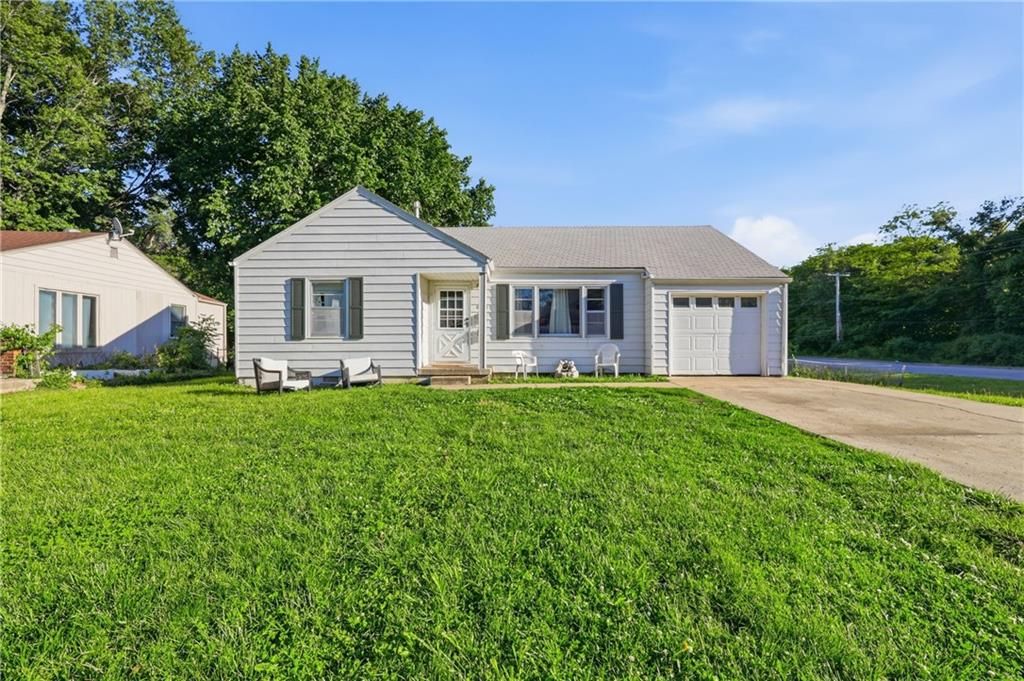 Photo of 8801 E 71st Terrace, Raytown, MO 64133 (MLS # 2619056)