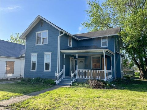 Photo of 302 E 10th Court, Trenton, MO 64683 (MLS # 2615776)