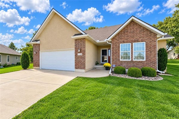 1128 SW HOKE CT, LEES SUMMIT, MO 64081 - Image 79201b4c8cd557de78b8d1c39e9120e0/4290444302