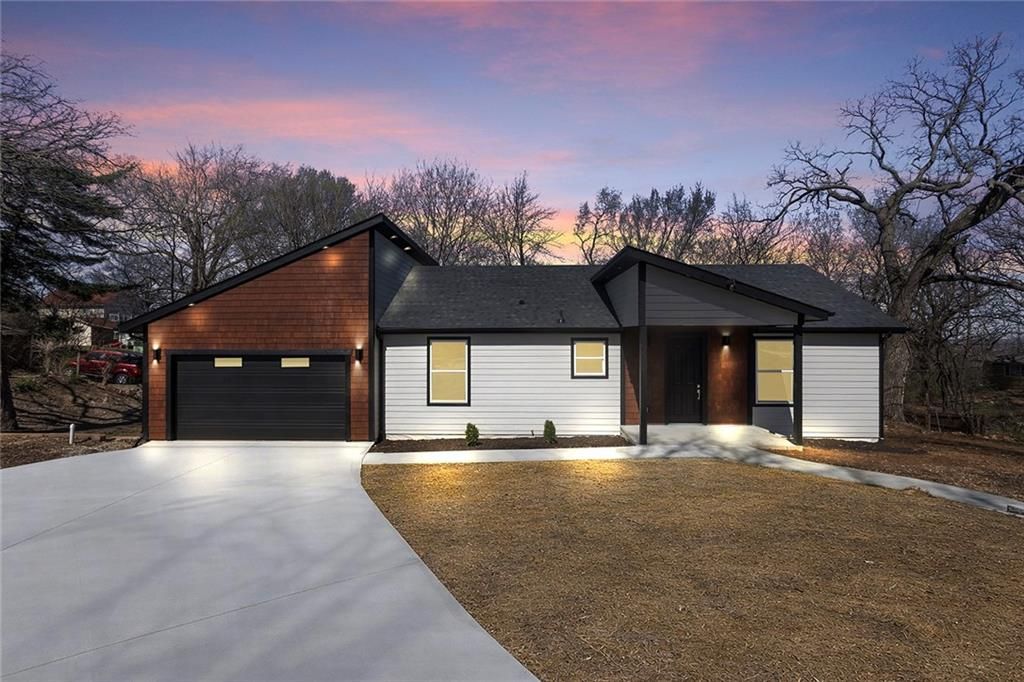 Photo of 1716 S Valley Street, Kansas City, KS 66103 (MLS # 2608353)