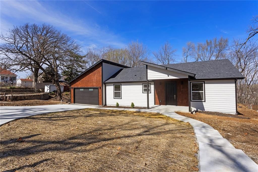 Photo of 1716 S Valley Street, Kansas City, KS 66103 (MLS # 2608353)