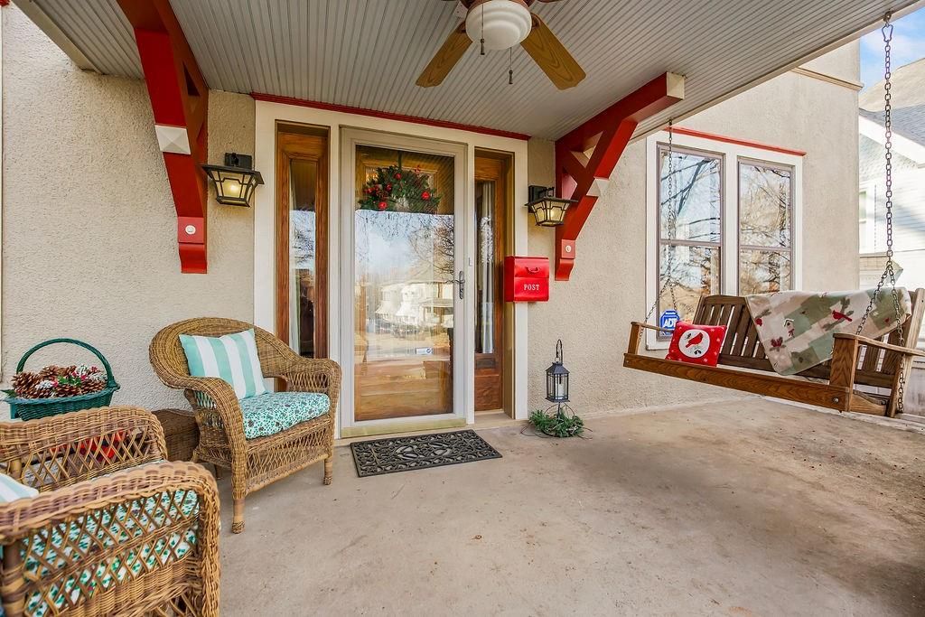 Photo of 1024 S Broadway Street, Leavenworth, KS 66048 (MLS # 2592057)