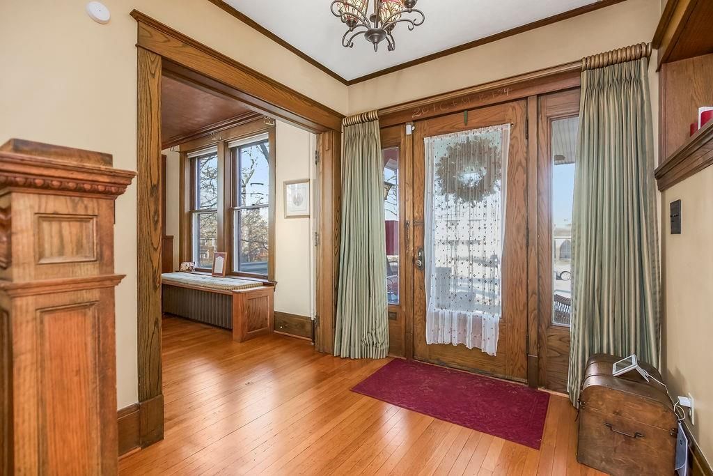 Photo of 1024 S Broadway Street, Leavenworth, KS 66048 (MLS # 2592057)