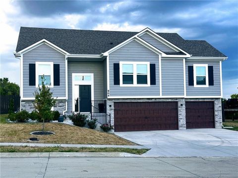 904 NW 4th Street, Oak Grove, MO 64075 - #: 2508656