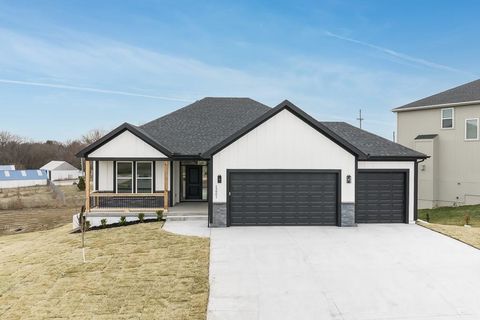 2806 Stone Creek Avenue Tonganoxie KS 66086