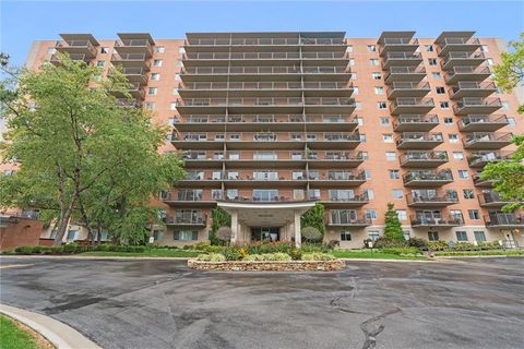 4550 Warwick Boulevard Unit 204, Kansas City, MO 64111 - #: 2581852