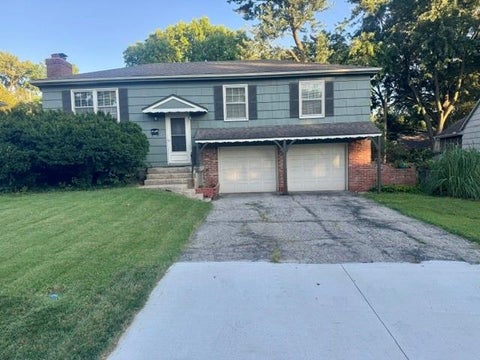 Photo of 9257 Wedd Street, Overland Park, KS 66210 (MLS # 2632373)