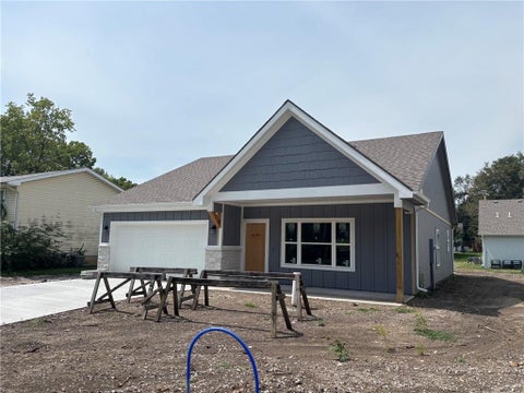 Photo of 440 N Prairie Street, Liberty, MO 64068 (MLS # 2640906)
