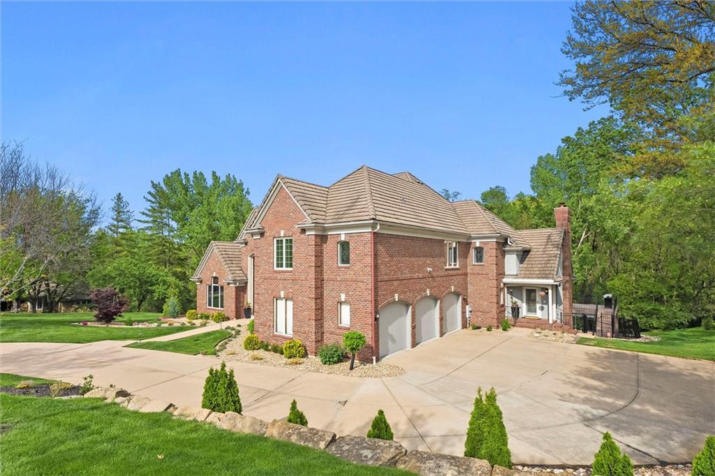 11305 Canterbury Court