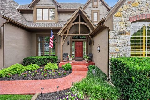 Photo of 11919 W 139th Terrace, Overland Park, KS 66221 (MLS # 2627582)