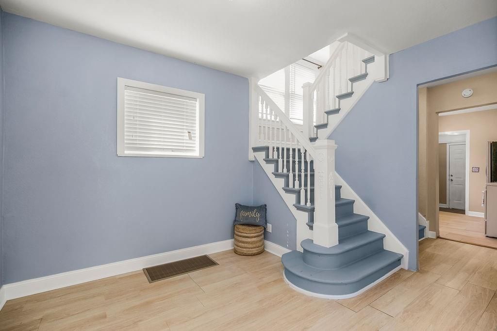 Photo of 2112 E 36th Street, Kansas City, MO 64109 (MLS # 2607879)