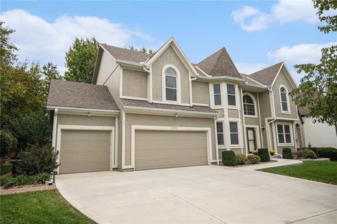 Photo of 11920 W 132nd Street, Overland Park, KS 66213 (MLS # 2581709)
