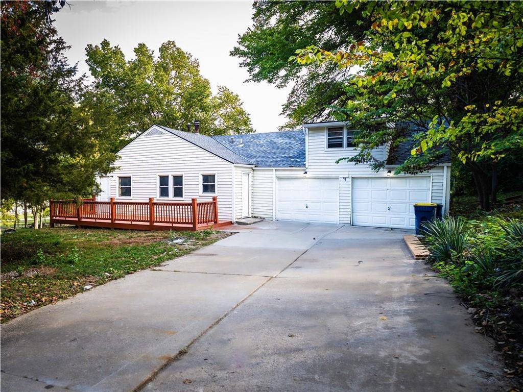 Photo of 400 N Morse Avenue, Liberty, MO 64068 (MLS # 2586683)