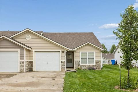 Photo of 2055 Brook Ridge Court, Tonganoxie, KS 66086 (MLS # 2621137)