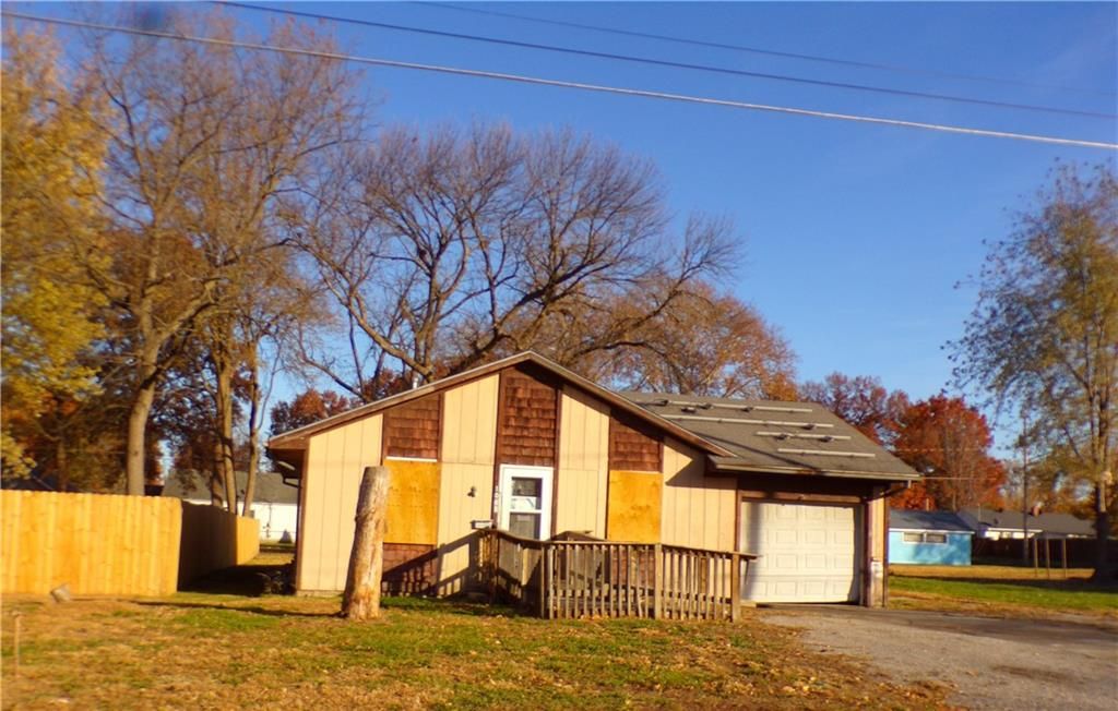 Photo of 1068 S Ellsworth Avenue, Marshall, MO 65340 (MLS # 2592419)