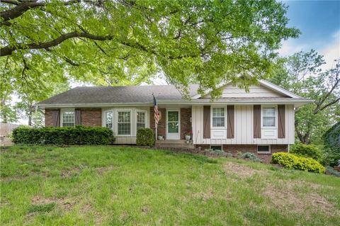Photo of 6807 NW Birch Lane, Kansas City, MO 64151 (MLS # 2617118)