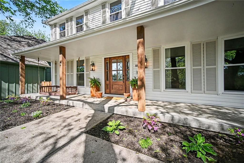 Photo of 1129 Camelot Hill Street, Liberty, MO 64068 (MLS # 2614829)