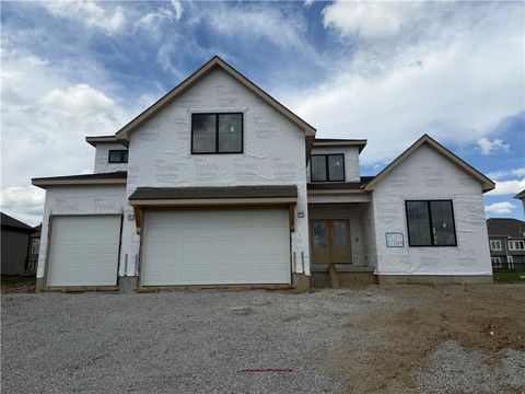 Photo of 3014 NE 102nd Street, Kansas City, MO 64155 (MLS # 2610259)
