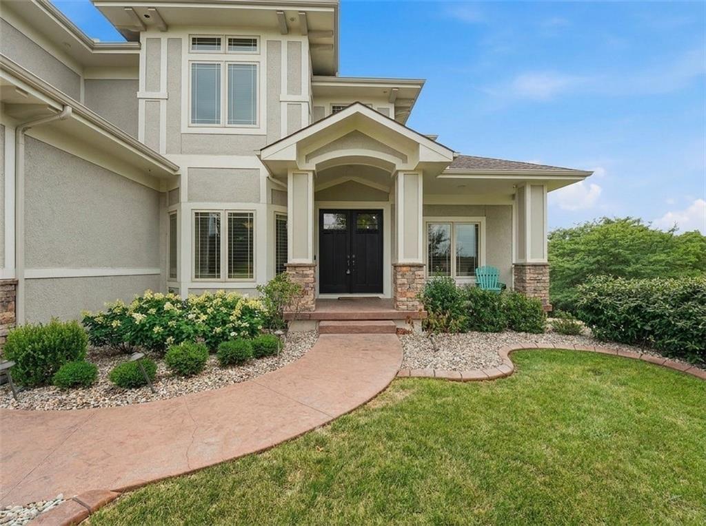 324 NW Thoreau Circle
