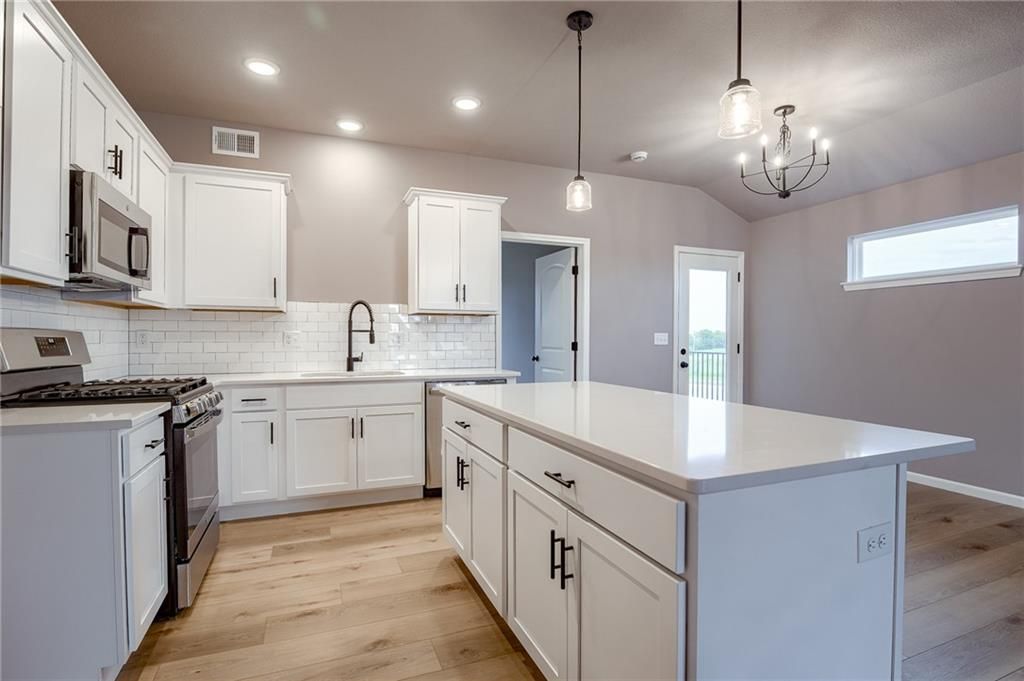 Photo of 18400 W 205th Street, Spring Hill, KS 66083 (MLS # 2592753)