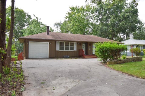 Photo of 7301 W 89th Street, Overland Park, KS 66212 (MLS # 2642750)