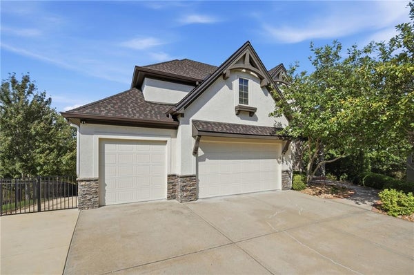 7808 N CHATHAM CT, KANSAS CITY, MO 64151 - Image 7ac940ab9444cffb1dfac38ffc028d8a/3432083524