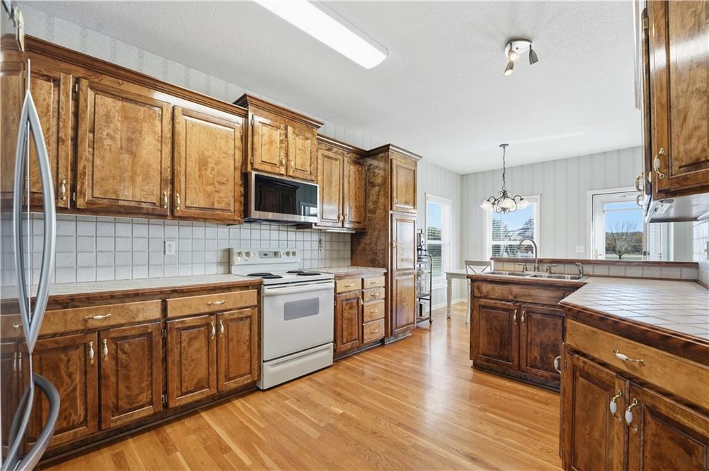 5015 Millbrook Street