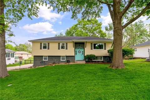 Photo of 8903 N Holmes Street, Kansas City, MO 64155 (MLS # 2617421)