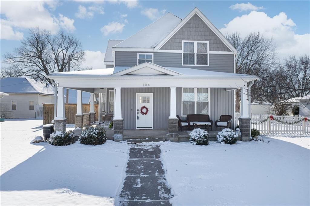 Photo of 104 W Main Street, Savannah, MO 64485 (MLS # 2597854)