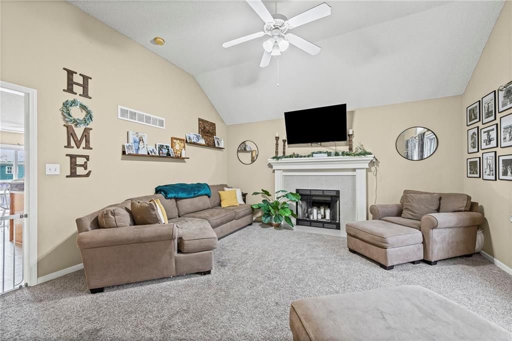 Photo of 435 N Queen Ridge Avenue, Independence, MO 64056 (MLS # 2618603)