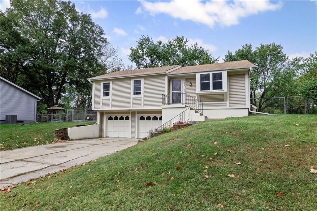 Photo of 1608 Ray Street, Liberty, MO 64068 (MLS # 2578412)