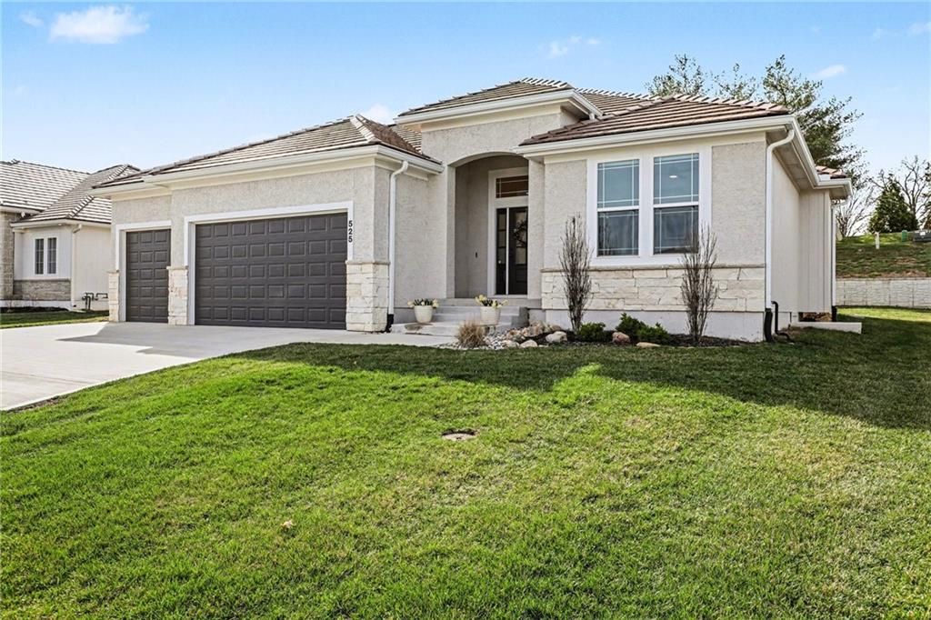 Photo of 525 NE Sienna Place, Lees Summit, MO 64064 (MLS # 2607836)