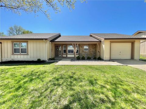 Photo of 18826 Sunrise Drive, Belton, MO 64012 (MLS # 2614021)