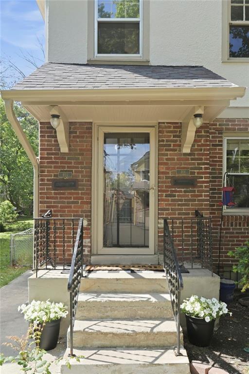 401-403 E 63rd Terrace