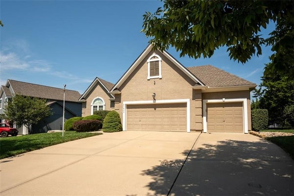 21400 W 98TH PL, LENEXA, KS 66220 - Image 7b7b942be45da5b2eefc0519b7de8b3e/1919357923