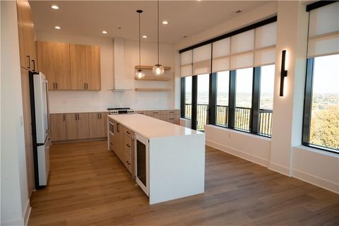 2940 Baltimore Avenue 1501 Kansas City MO 64108