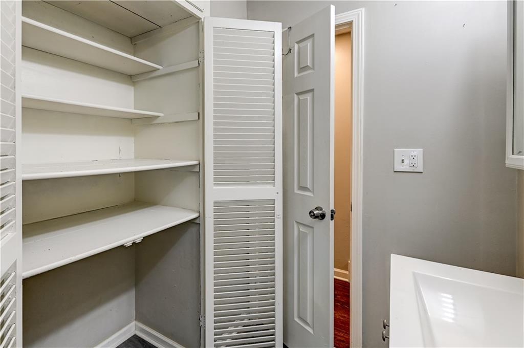 Kansas City, Missouri 64134, United States, 4 Bedrooms Bedrooms, ,2 BathroomsBathrooms,Residential,Pending,251802