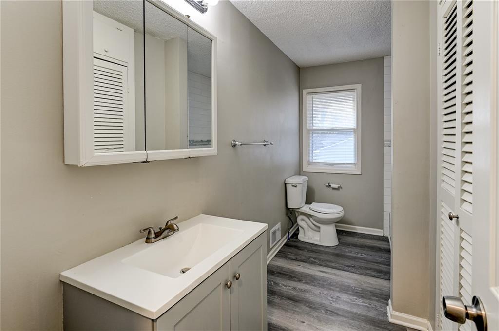 Kansas City, Missouri 64134, United States, 4 Bedrooms Bedrooms, ,2 BathroomsBathrooms,Residential,Pending,251802