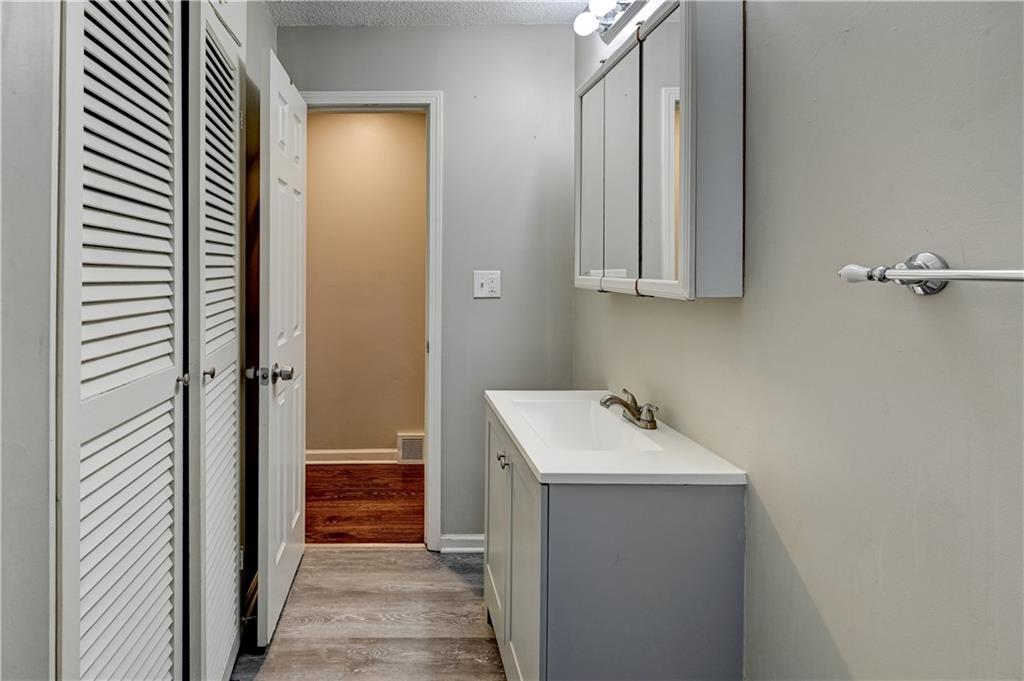 Kansas City, Missouri 64134, United States, 4 Bedrooms Bedrooms, ,2 BathroomsBathrooms,Residential,Pending,251802