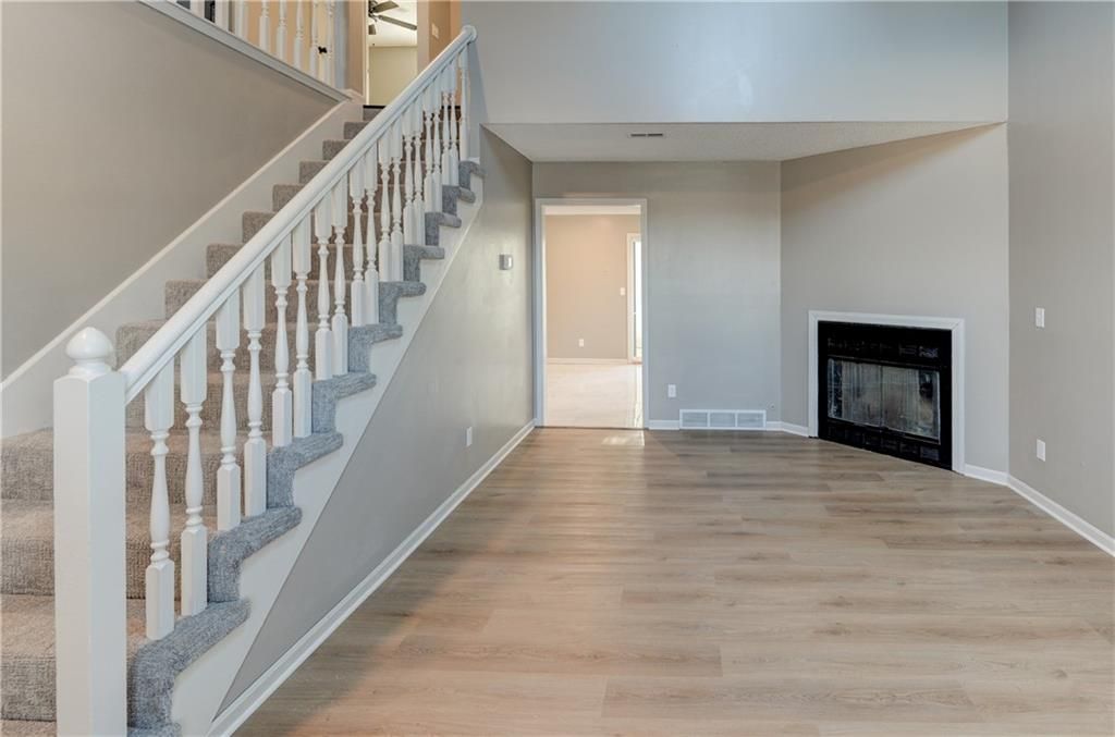 Photo of 405 NE 90th Terrace, Kansas City, MO 64155 (MLS # 2596044)