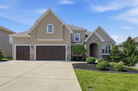 Photo of 11609 W 158th Street, Overland Park, KS 66221 (MLS # 2628155)