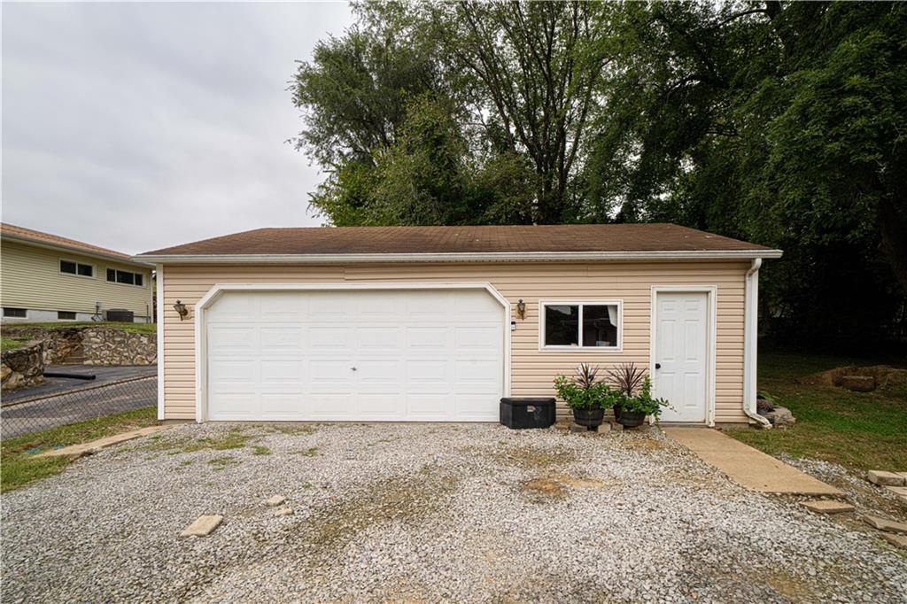 St Joseph, Missouri 64505, United States, 2 Bedrooms Bedrooms, ,2 BathroomsBathrooms,Residential,Active,226476