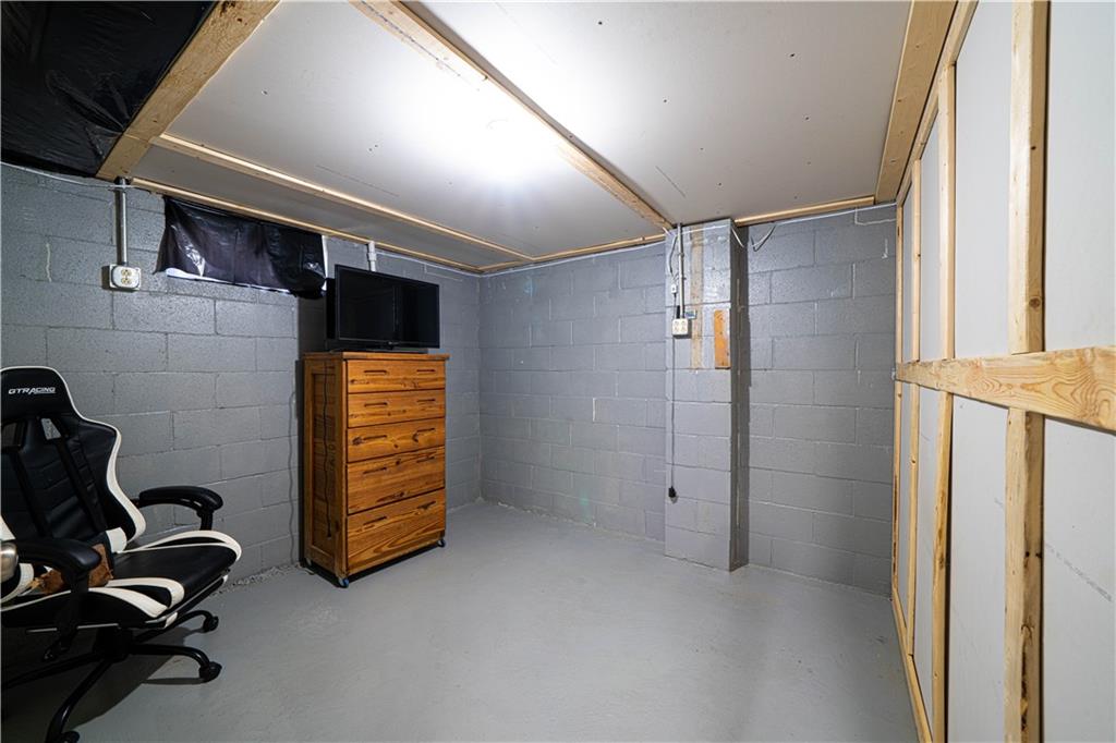 St Joseph, Missouri 64505, United States, 2 Bedrooms Bedrooms, ,2 BathroomsBathrooms,Residential,Active,226476