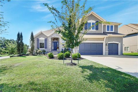 Photo of 4003 W 156th Terrace, Overland Park, KS 66224 (MLS # 2581644)
