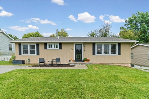Photo of 613 E Ford Street, Cameron, MO 64429 (MLS # 2644134)
